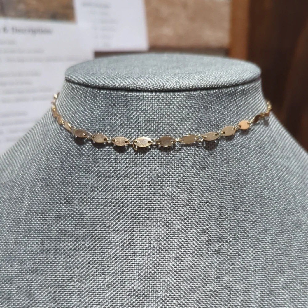 Elegant Gold-Tone Choker Necklace | Classic & Sophisticated - Picture 9 of 9